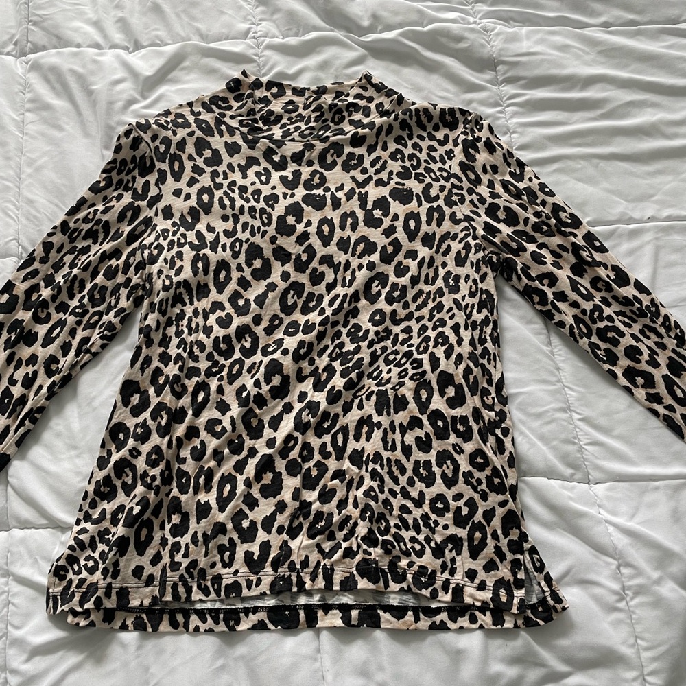 Women’s mock turtle neck. Size S